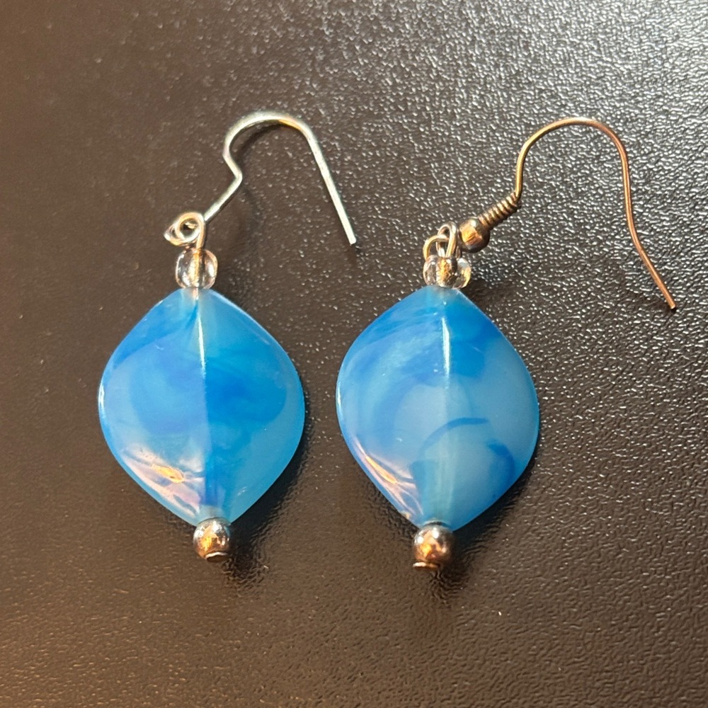 💋2/$15💋 Elegant Blue Dangle Earrings
